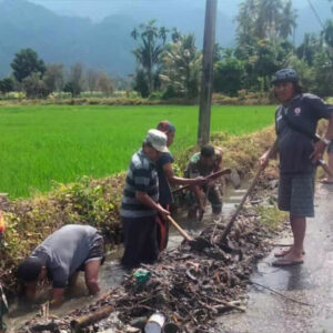 gotong royong warga