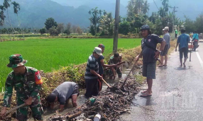 gotong royong warga