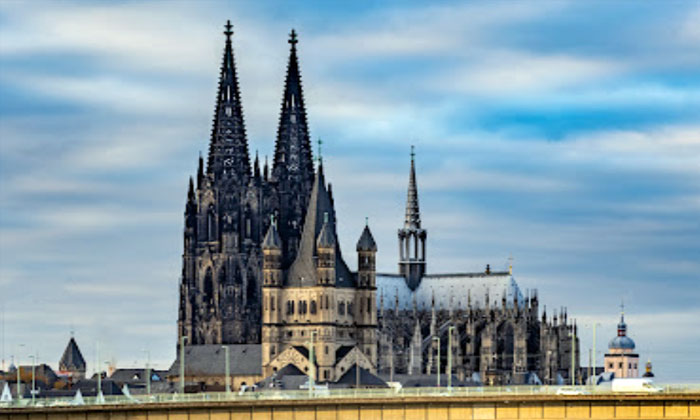 arsitektur gotik gereja katedral cologne